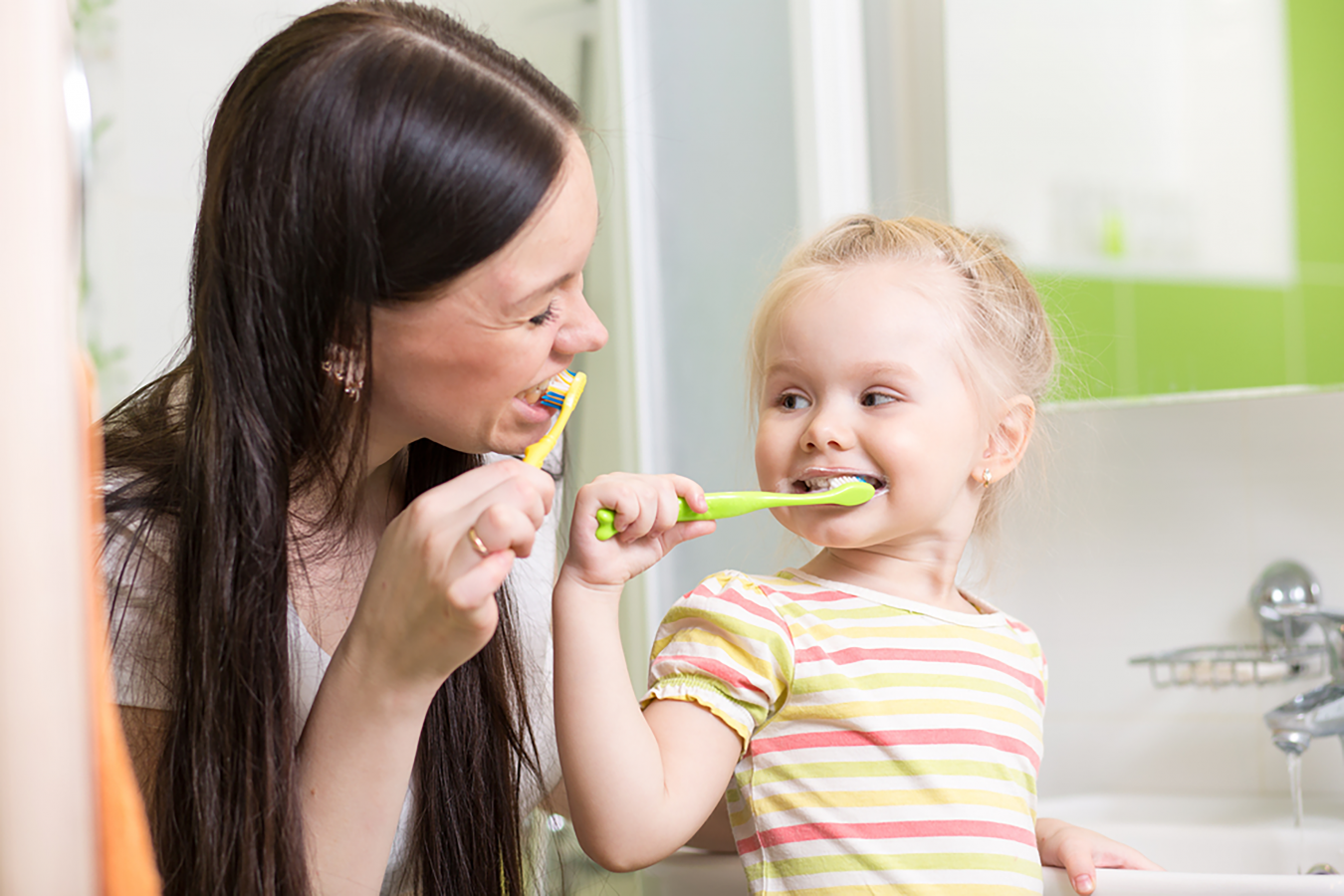 what are the brushing techniques use for clean teeth